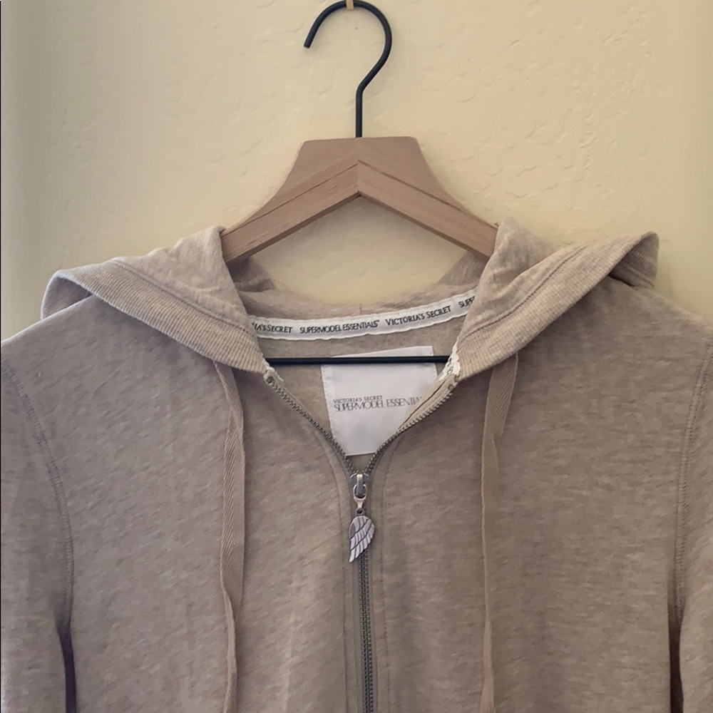 Victoria’s Secret sweater in M